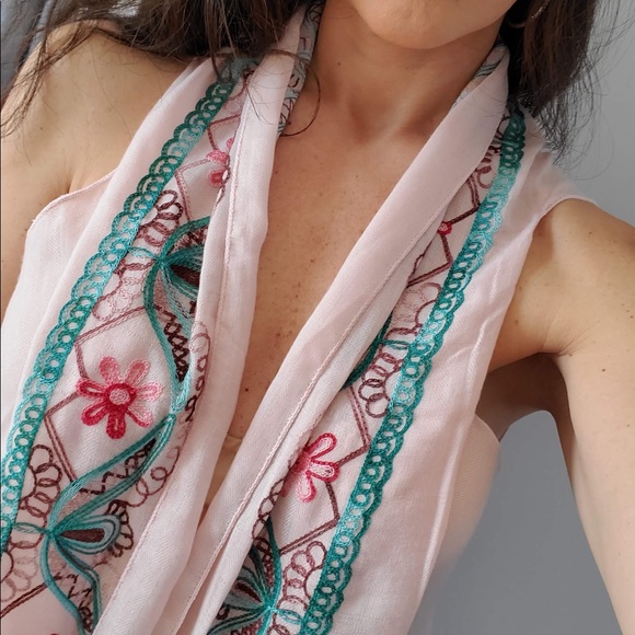Pink floral embroidered sheer vest - Picture 7 of 7